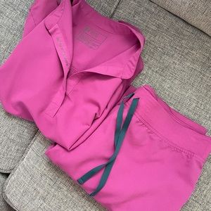 Figs Bright Fuchsia Set